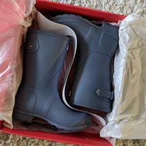 NIB Hunter adjustable back short boot